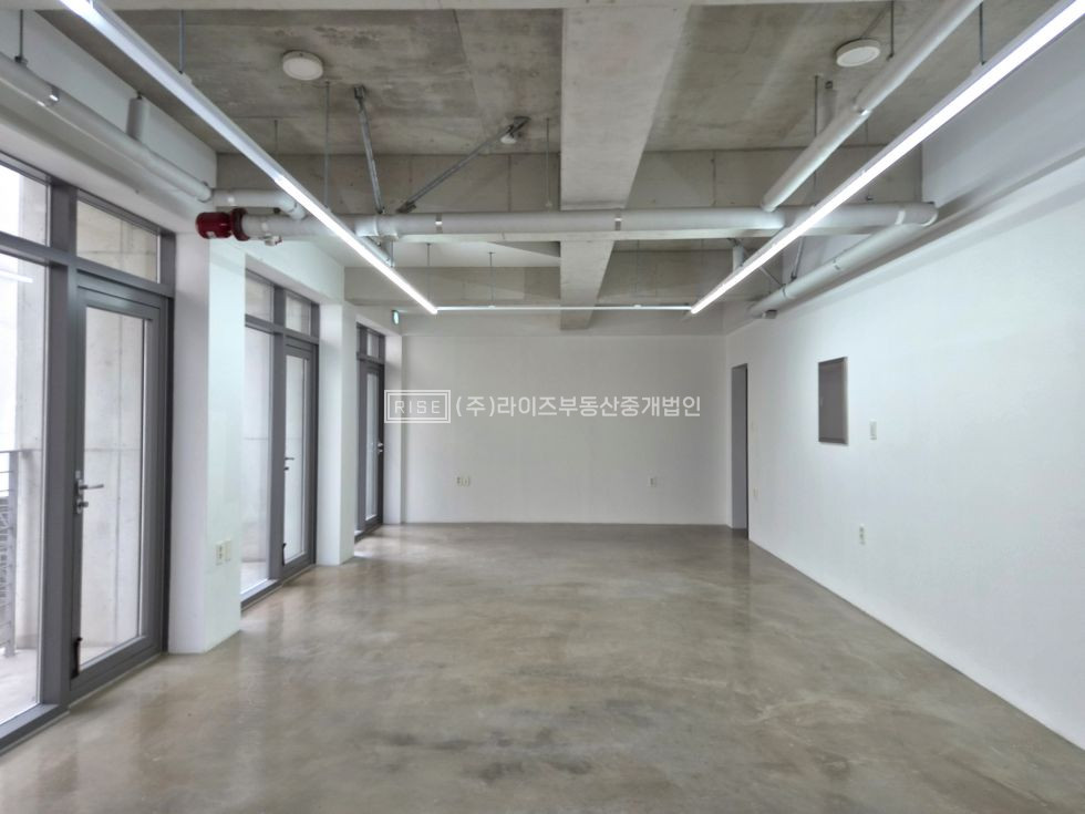 서울 마포구 동교동 A동 RiSE 경의선숲길 인근 감각적인 디자인 오피스 월세 매물번호 13472 사진 1