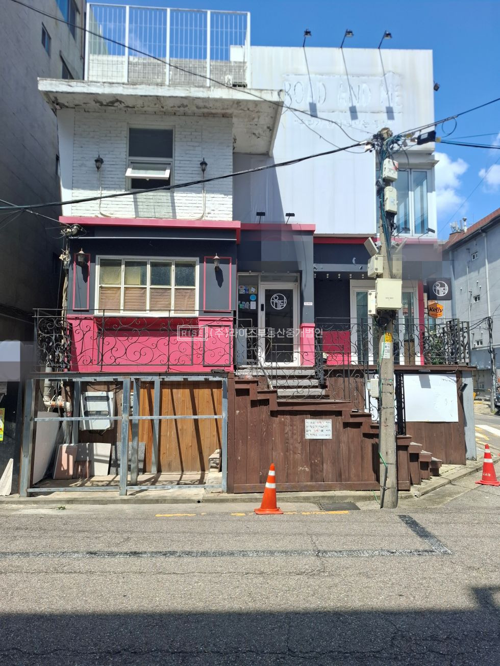 서울 마포구 서교동 RiSE 홍대 레드라인 중심상권 코너건물 1층 무권리 상가 월세 매물번호 13479 사진 2