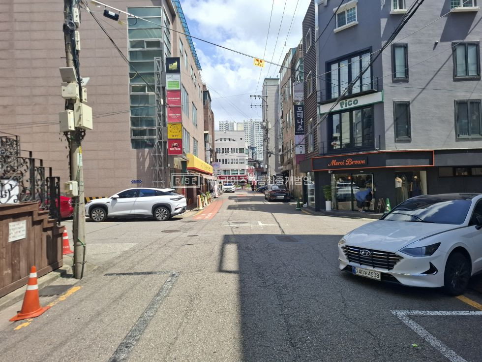 서울 마포구 서교동 RiSE 홍대 레드라인 중심상권 코너건물 1층 무권리 상가 월세 매물번호 13479 사진 3