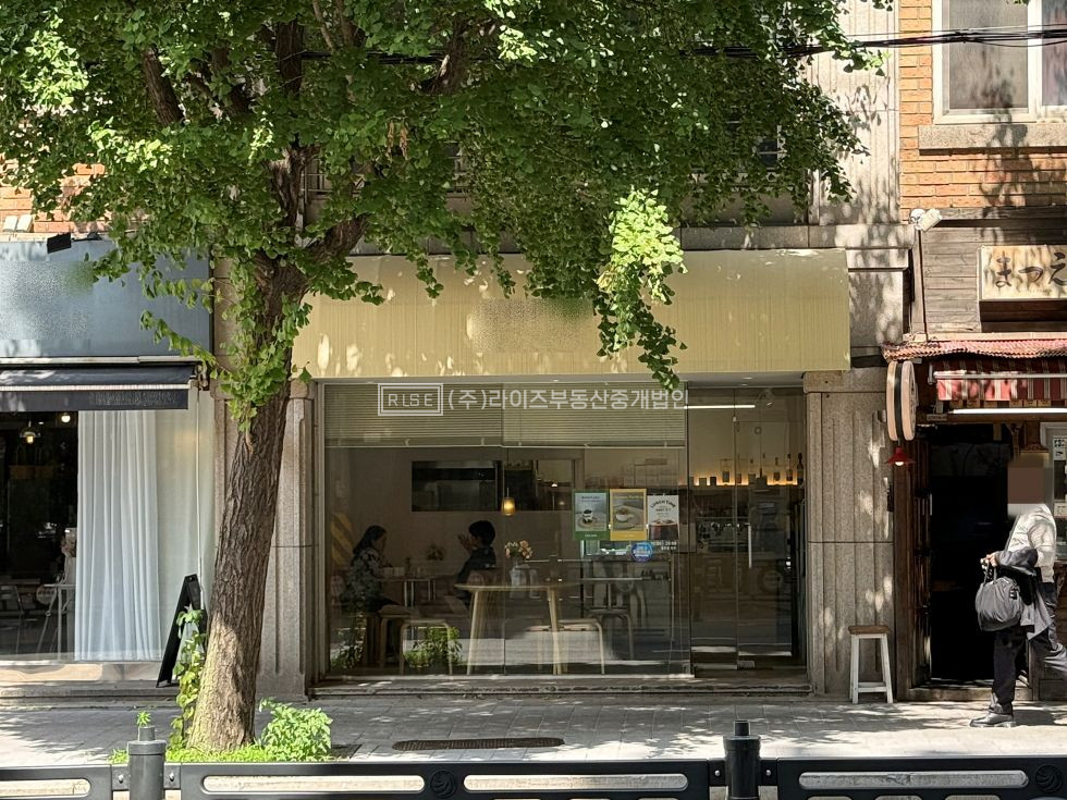 서울 마포구 서교동 RiSE 가로수길 아래, 햇살이 머무는 작은 공간. 월세 매물번호 13483 사진 2