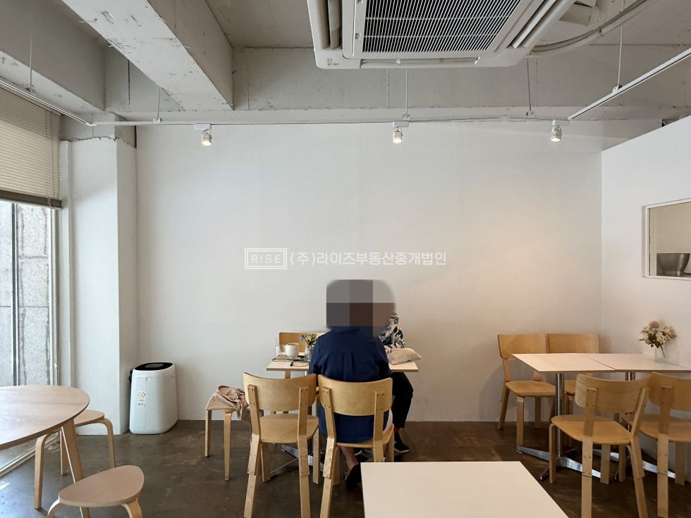 서울 마포구 서교동 RiSE 가로수길 아래, 햇살이 머무는 작은 공간. 월세 매물번호 13483 사진 4