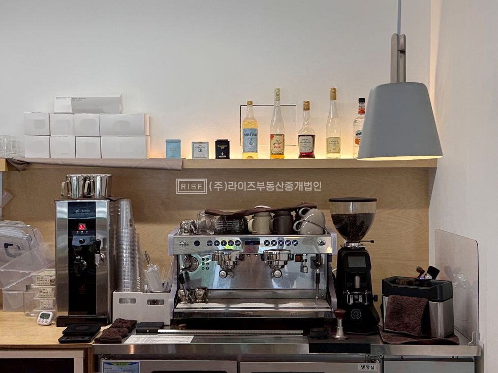 서울 마포구 서교동 RiSE 가로수길 아래, 햇살이 머무는 작은 공간. 월세 매물번호 13483 사진 11