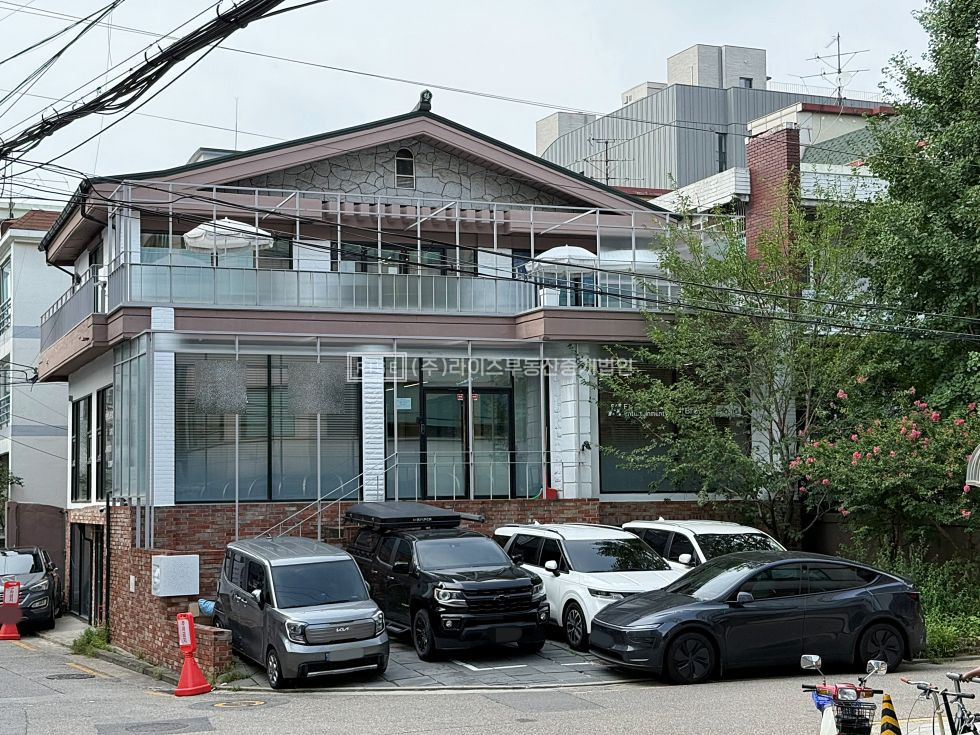 서울 마포구 서교동 RiSE 브랜드의 세계관을 한 채의 건축물에 담다. 월세 매물번호 13495 사진 1