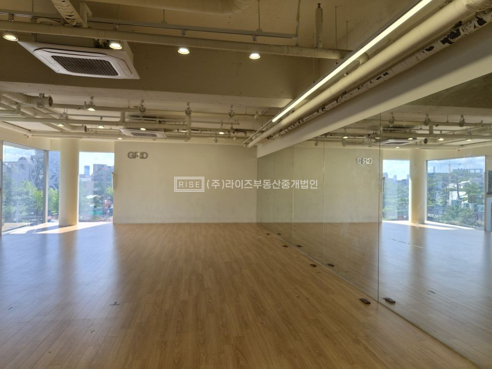 서울 마포구 서교동 RiSE 댄스연습, 방음 시설 완비. 감각적인 공간 월세 매물번호 12405 사진 2