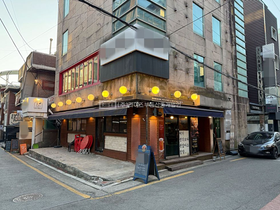 서울 마포구 서교동 RISE 코너 1F_ 감성적 무드로 매출 만드는 공간 월세 매물번호 12314 사진 2