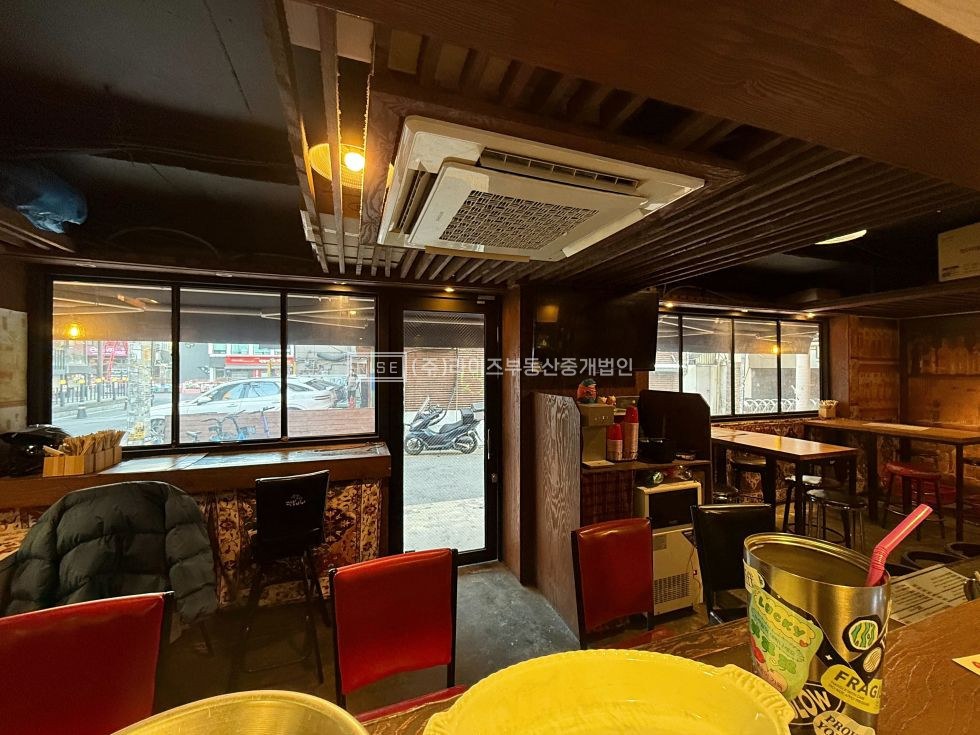 서울 마포구 서교동 RISE 코너 1F_ 감성적 무드로 매출 만드는 공간 월세 매물번호 12314 사진 10
