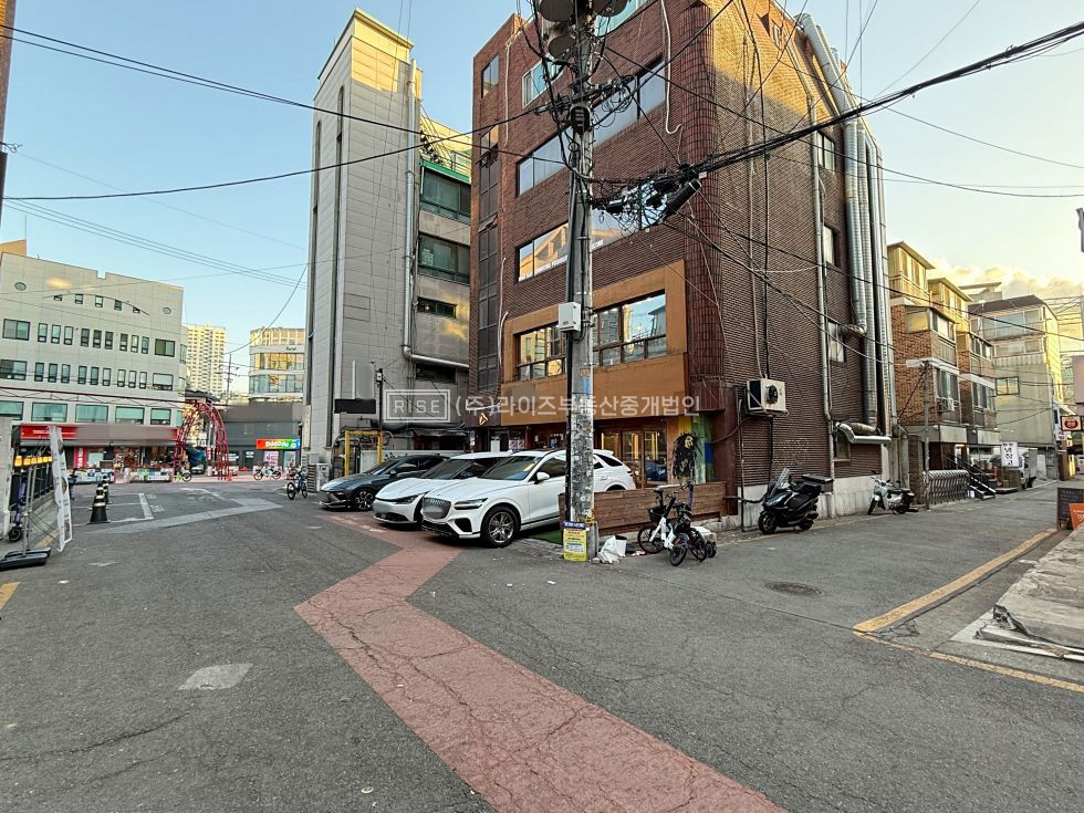 서울 마포구 서교동 RISE 코너 1F_ 감성적 무드로 매출 만드는 공간 월세 매물번호 12314 사진 19