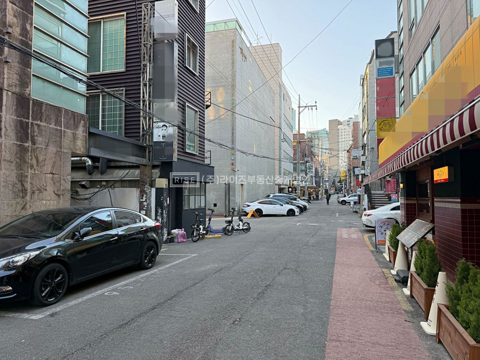 서울 마포구 서교동 RISE 코너 1F_ 감성적 무드로 매출 만드는 공간 월세 매물번호 12314 사진 20