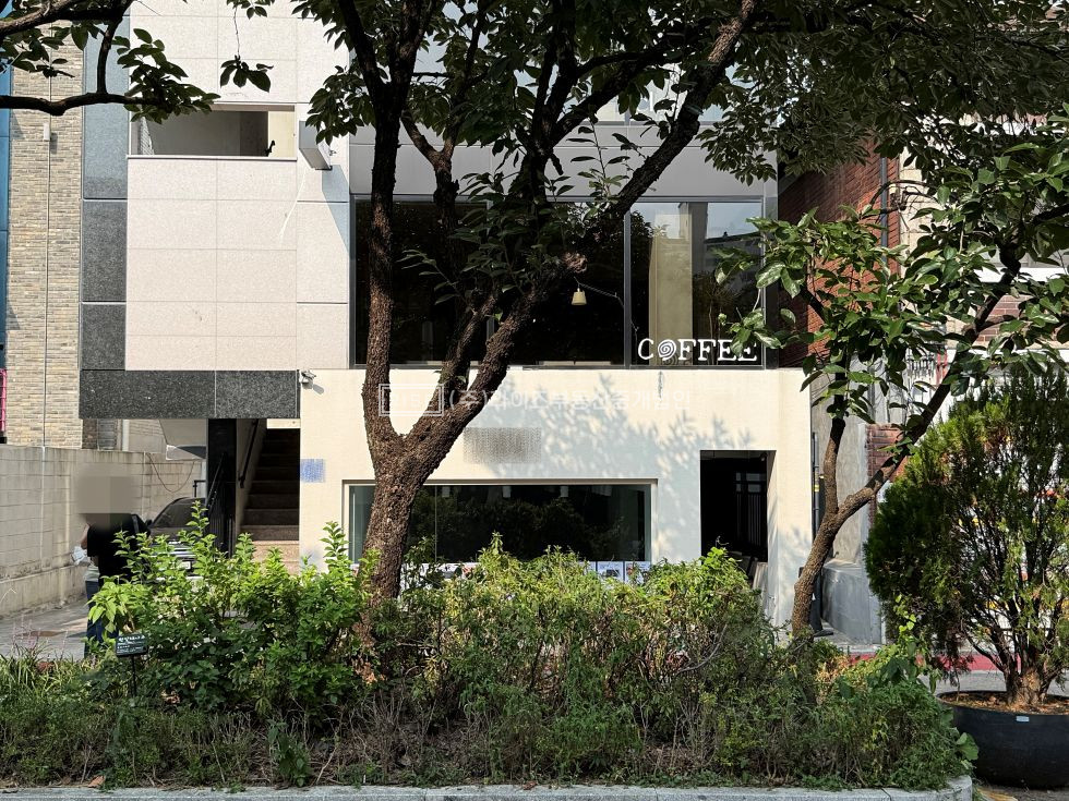 서울 마포구 연남동 RiSE 둥근 창 아래 연남의 풍경이 머무는 곳. w 테라스 월세 매물번호 13529 사진 18
