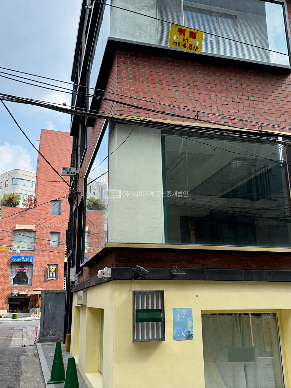 서울 마포구 연남동 RiSE 붉은 벽돌 코너 쇼윈도. 시선을 담는 공간. 월세 매물번호 13532 사진 5