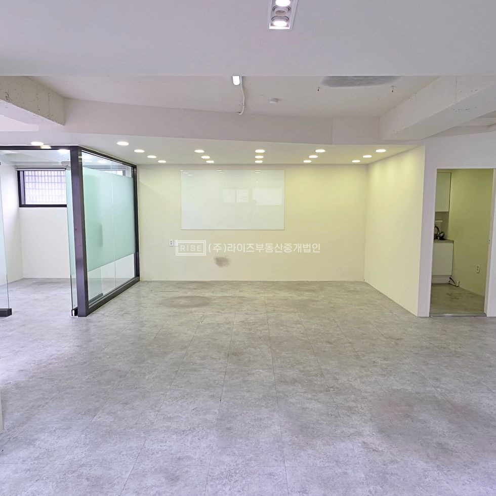 서울 마포구 서교동 RiSE 권리금 X, 전면부통창, 룸 3개, 홍대역3분 카페거리 중심상권 월세 매물번호 13418 사진 12