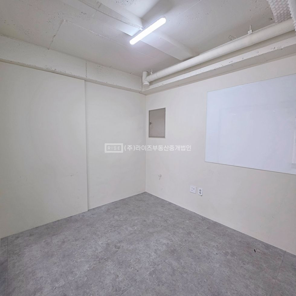 서울 마포구 서교동 RiSE 권리금 X, 전면부통창, 룸 3개, 홍대역3분 카페거리 중심상권 월세 매물번호 13418 사진 15
