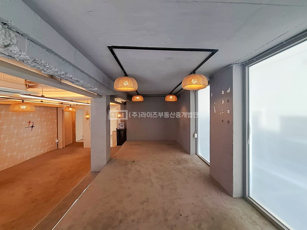 서울 마포구 서교동 RiSE 1.5층 레드로드 인근 무권리 상가 월세 매물번호 13559 사진 4