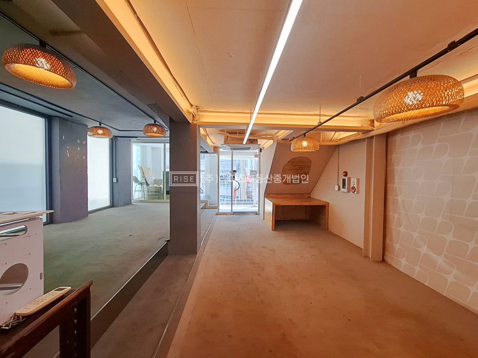 서울 마포구 서교동 RiSE 1.5층 레드로드 인근 무권리 상가 월세 매물번호 13559 사진 7