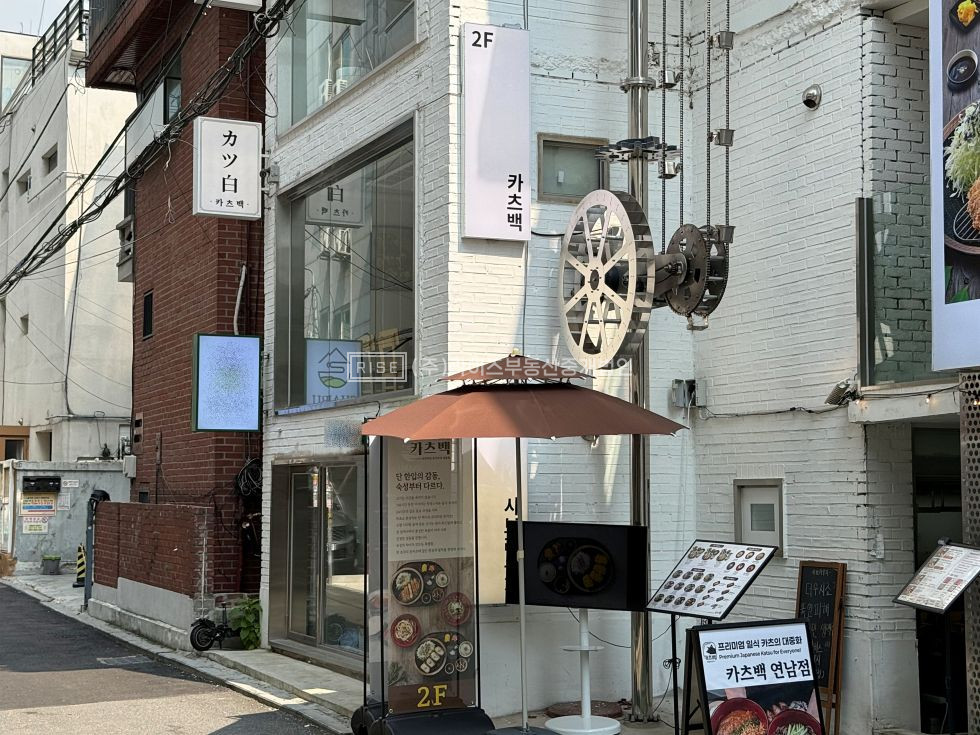 서울 마포구 연남동 RiSE 연남 골목 위. 커다란 창이 풍경을 담아내는 곳. 월세 매물번호 13568 사진 1
