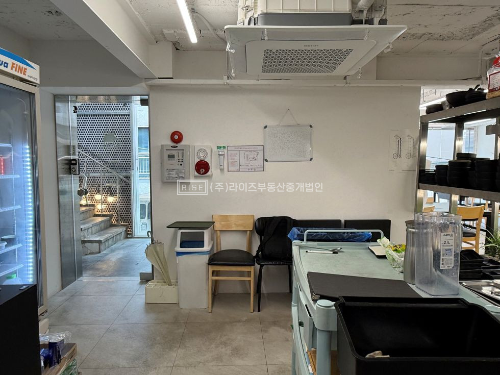 서울 마포구 연남동 RiSE 연남 골목 위. 커다란 창이 풍경을 담아내는 곳. 월세 매물번호 13568 사진 7