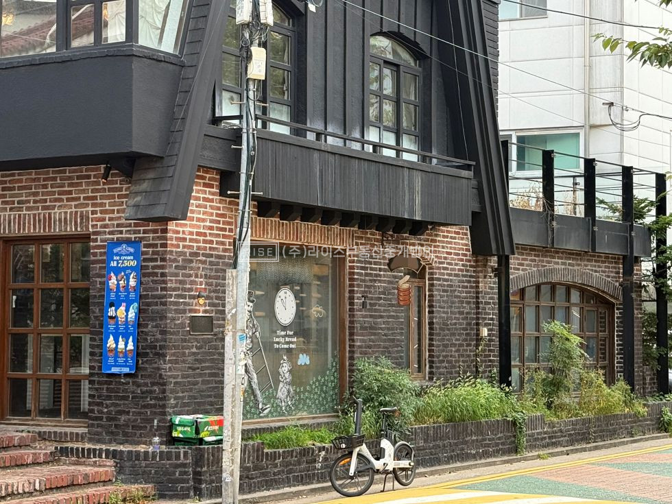 서울 마포구 서교동 RiSE 낡은 벽돌 아래로. 고즈넉함이 머물다. 월세 매물번호 11633 사진 2
