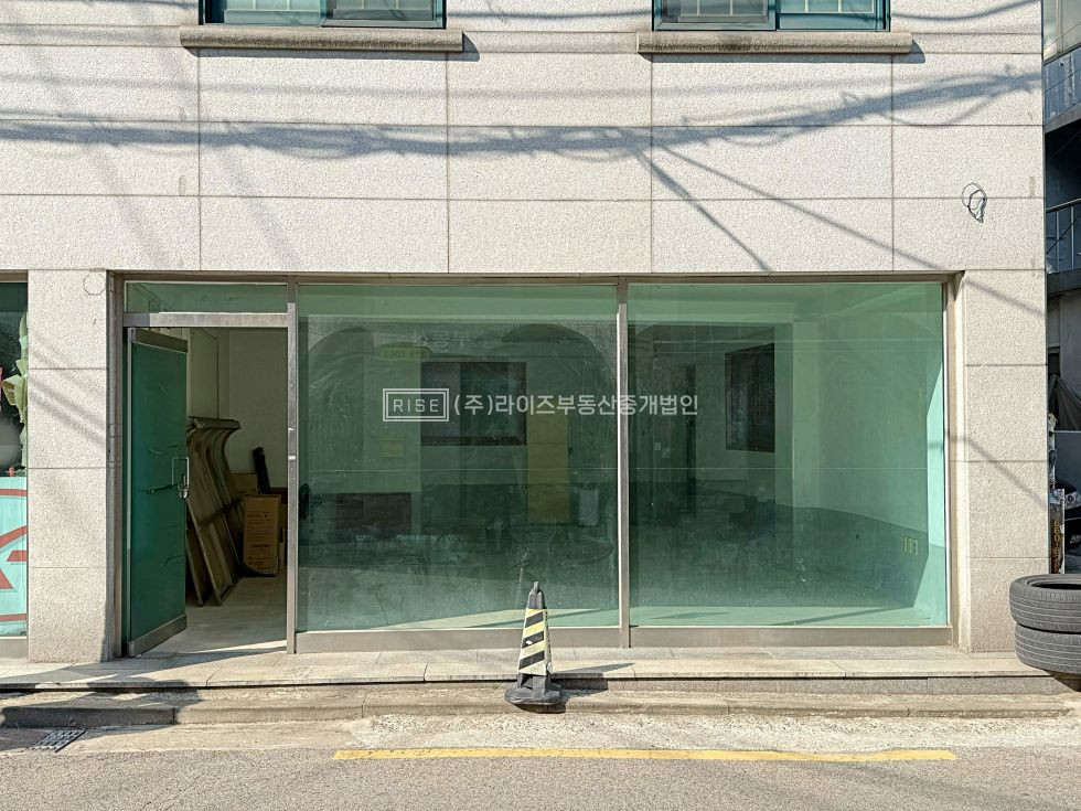 서울 마포구 합정동 RiSE 교차로. 넓은 전면파사드 통창. 채광을 더하다. 월세 매물번호 12580 사진 1