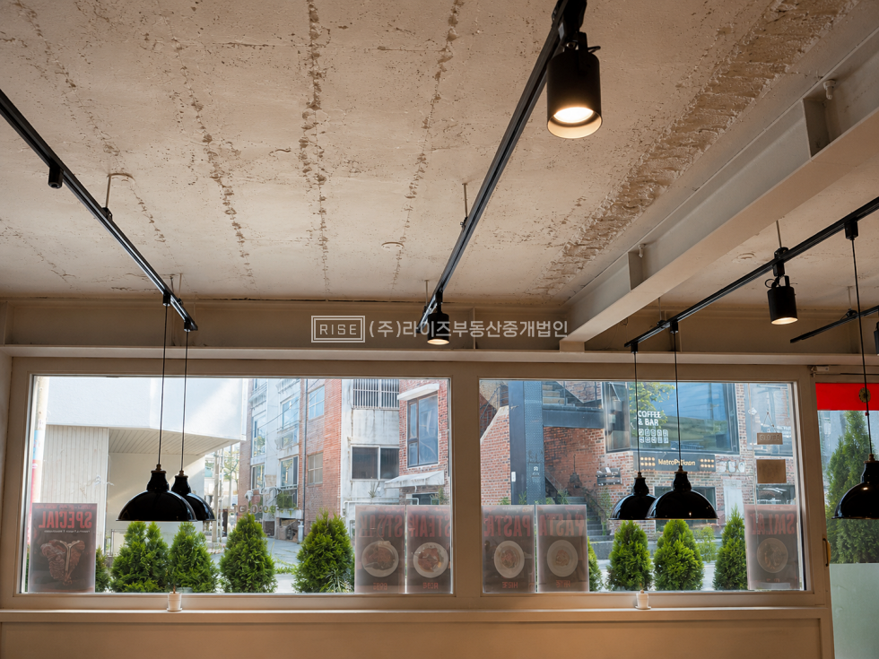 서울 마포구 합정동 RiSE 창가 뷰가 완성하는 프리미엄 다이닝. 월세 매물번호 13214 사진 9