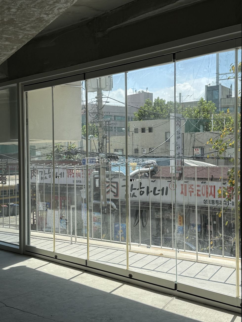 서울 마포구 서교동 RISE 시즌별 브랜딩 연출 가능. 뷰 좋은 감성 공간. 월세 매물번호 12404 사진 2