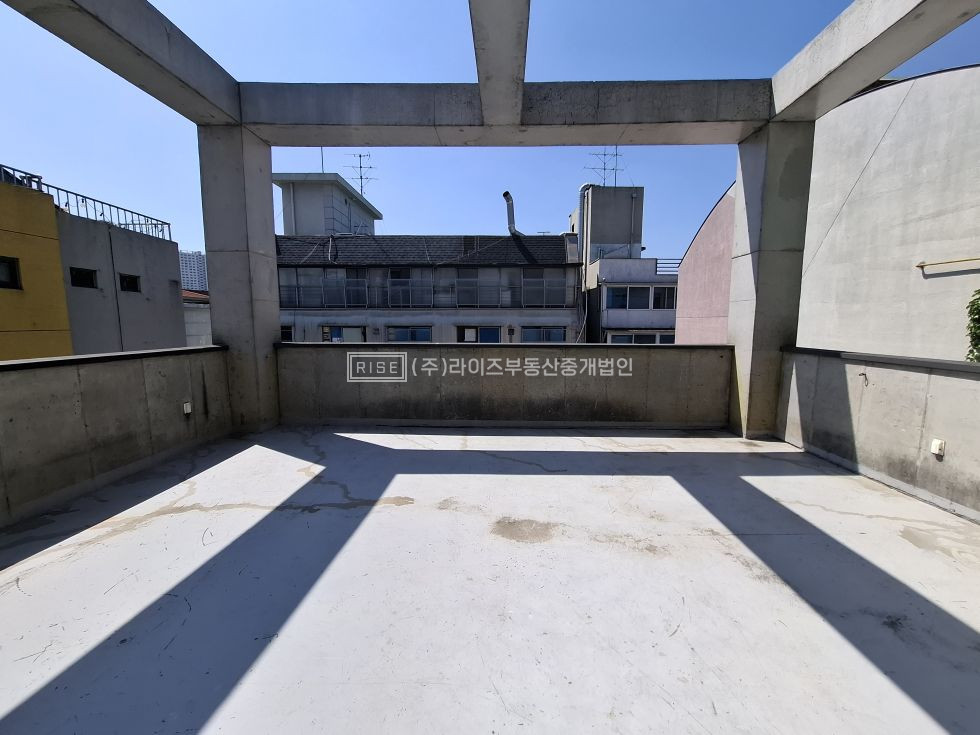 서울 마포구 서교동 층고높은 전용48 대형테라스2 상가사무실 월세 매물번호 13077 사진 11