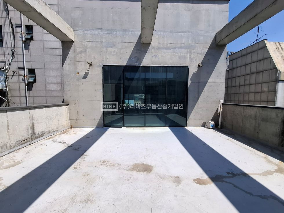 서울 마포구 서교동 층고높은 전용48 대형테라스2 상가사무실 월세 매물번호 13077 사진 12
