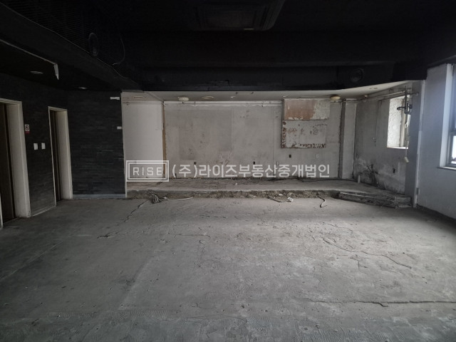 서울 마포구 서교동 홍대 레드로드 라인 구조좋은 무권리 상가 월세 매물번호 11124 사진 4