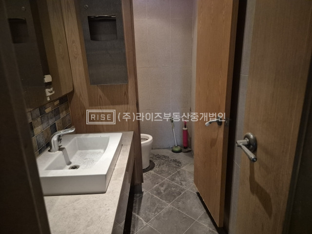 서울 마포구 서교동 홍대 레드로드 라인 구조좋은 무권리 상가 월세 매물번호 11124 사진 9