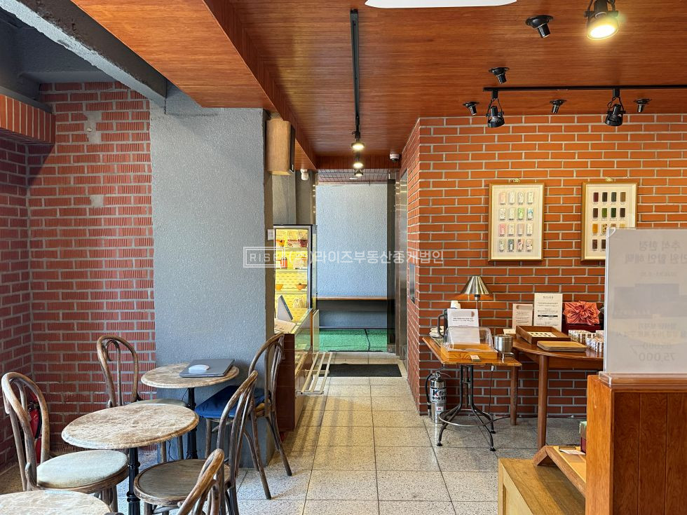 서울 마포구 서교동 RiSE 거리의 시선을 머물게 하는 특별한 파사드. 월세 매물번호 13700 사진 8