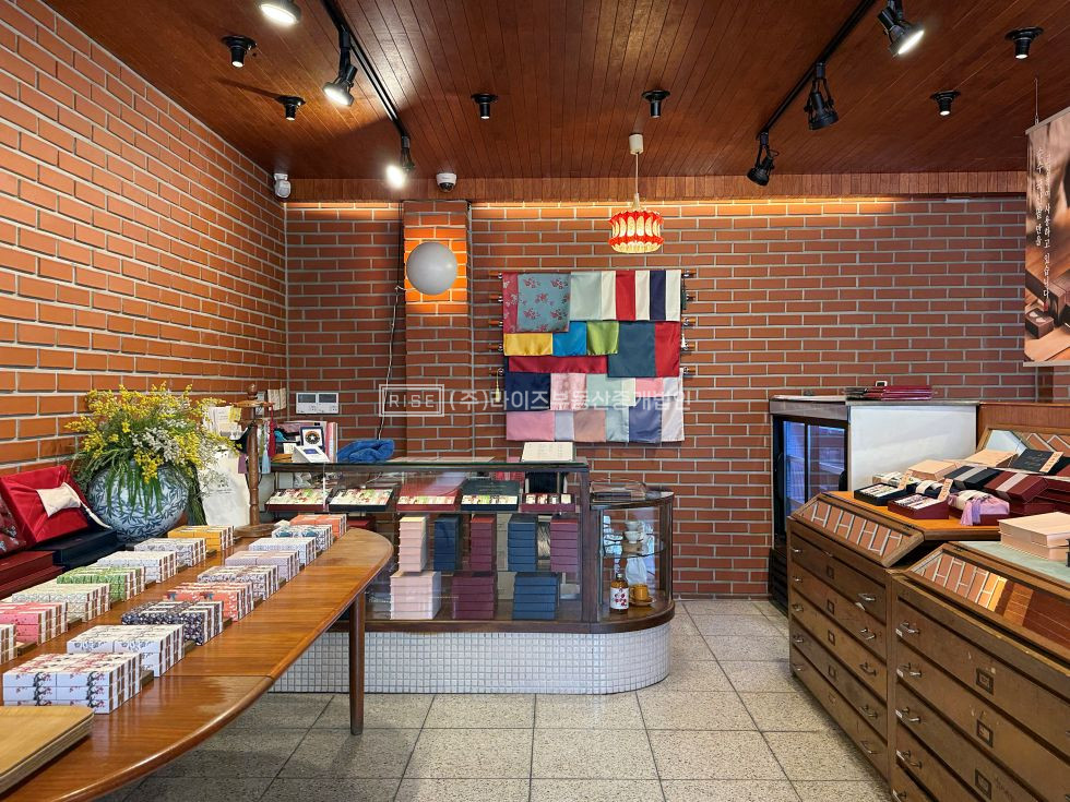 서울 마포구 서교동 RiSE 거리의 시선을 머물게 하는 특별한 파사드. 월세 매물번호 13700 사진 9