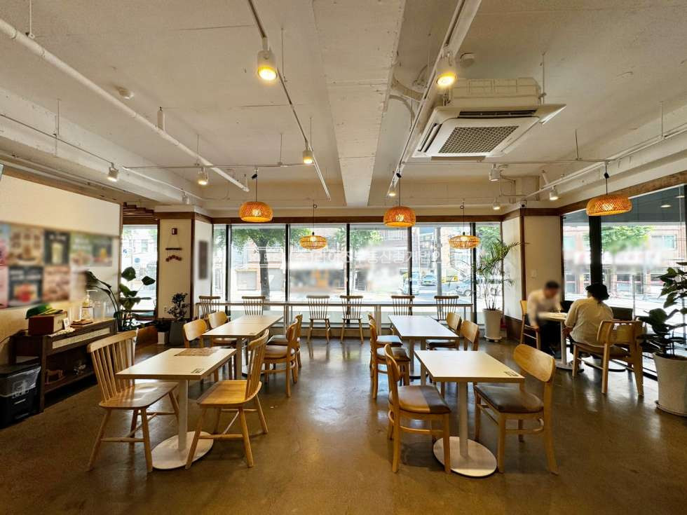 서울 마포구 성산동 RISE [성산] 경성고 대로변 유명프랜차이즈카페 월세 매물번호 10709 사진 2