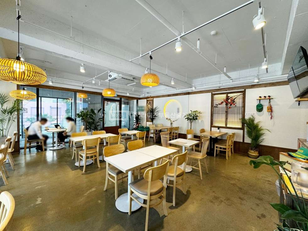 서울 마포구 성산동 RISE [성산] 경성고 대로변 유명프랜차이즈카페 월세 매물번호 10709 사진 3
