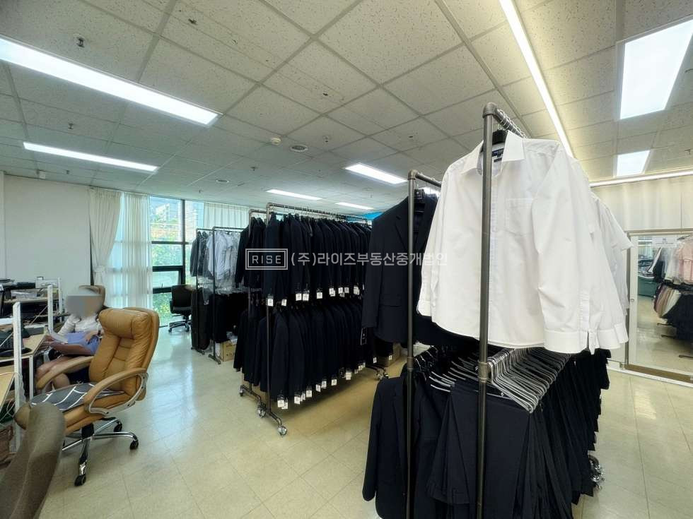 서울 마포구 동교동 홍대입구역 도보 1분 초역세권 대로변 상가 월세 매물번호 10772 사진 4