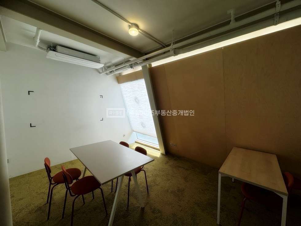 서울 마포구 서교동 홍대입구역 도보 3분 초역세권 복층 사무실 월세 매물번호 10777 사진 5