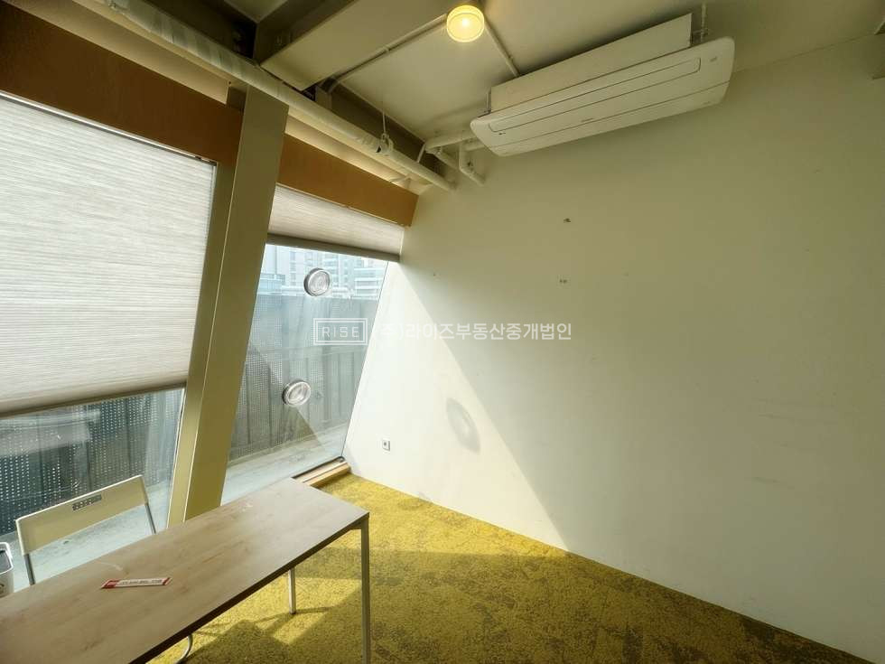 서울 마포구 서교동 홍대입구역 도보 3분 초역세권 복층 사무실 월세 매물번호 10777 사진 6