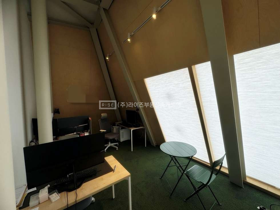 서울 마포구 서교동 홍대입구역 도보 3분 초역세권 복층 사무실 월세 매물번호 10777 사진 12