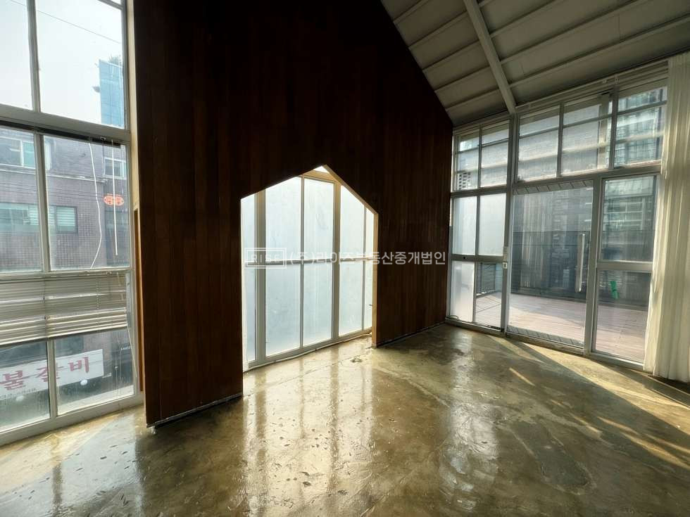 서울 마포구 동교동 홍대입구역 도보 5분 역세권 상가 월세 매물번호 10791 사진 4