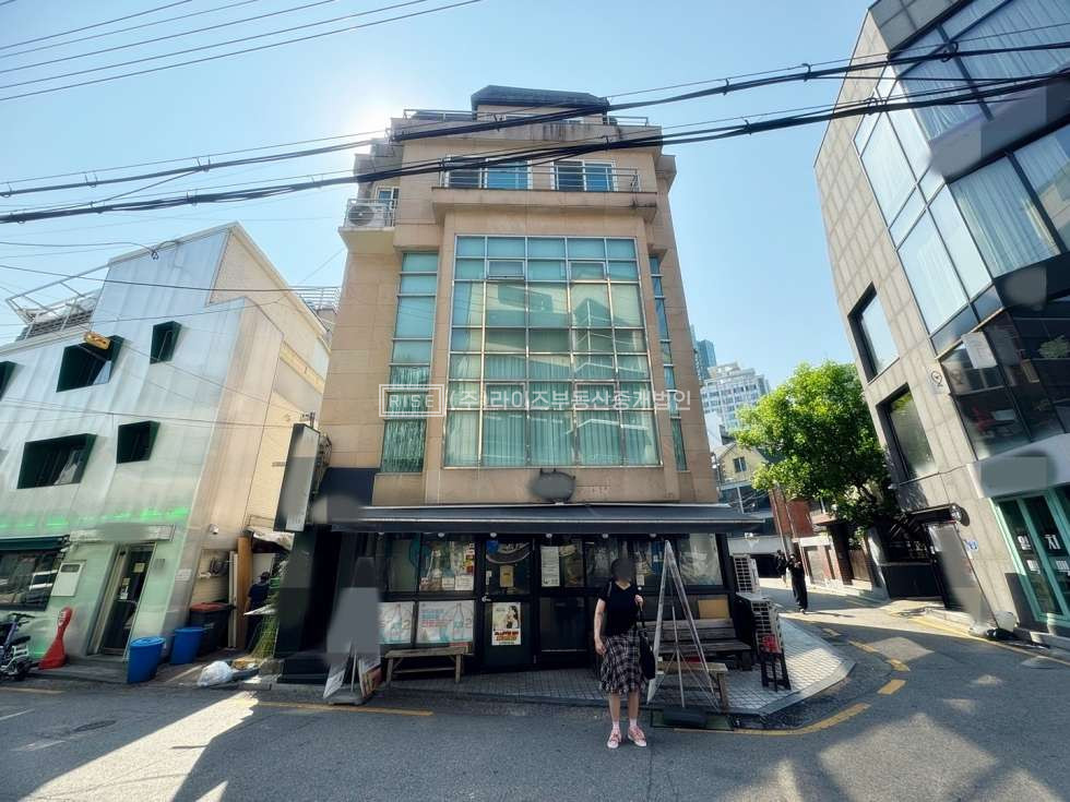 서울 마포구 서교동 합정역 도보 3분 초역세권 솔내길 인근 상가 월세 매물번호 10824 사진 1