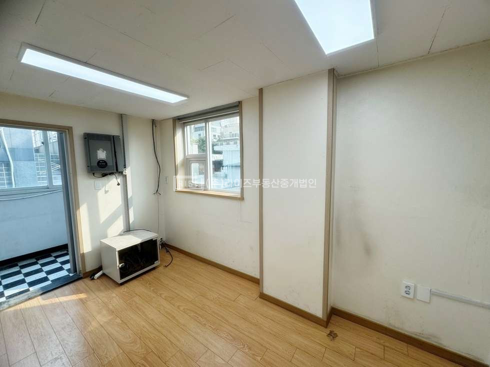 서울 마포구 동교동 홍대입구역 도보 3분 초역세권 구조 좋은 사무실 월세 매물번호 10960 사진 7