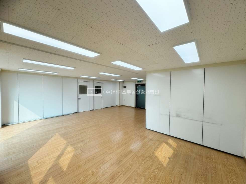 서울 마포구 동교동 홍대입구역 도보 3분 초역세권 구조 좋은 사무실 월세 매물번호 10959 사진 4