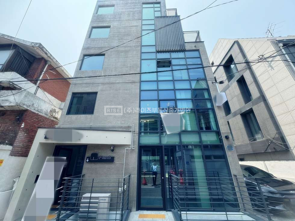 서울 마포구 동교동 BLDG43동 홍대입구역 도보 3분 초역세권 상가 월세 매물번호 10800 사진 1