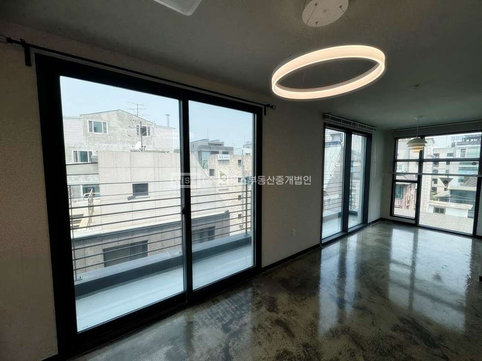 서울 마포구 동교동 BLDG43동 홍대입구역 도보 3분 초역세권 상가 월세 매물번호 10800 사진 3