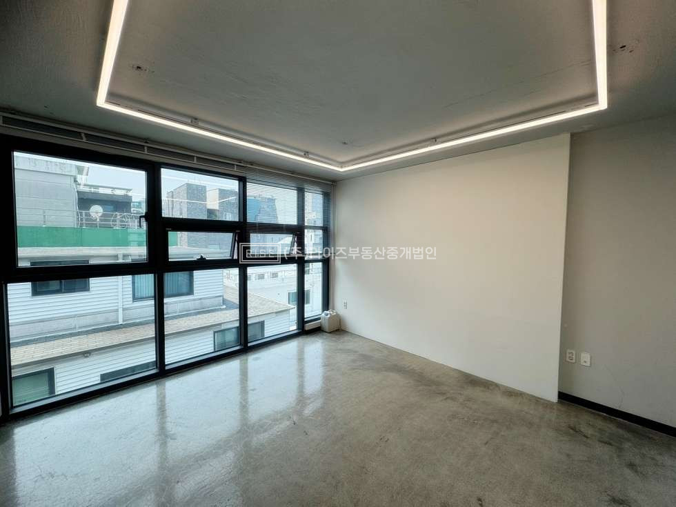 서울 마포구 동교동 BLDG43동 홍대입구역 도보 3분 초역세권 상가 월세 매물번호 10800 사진 4