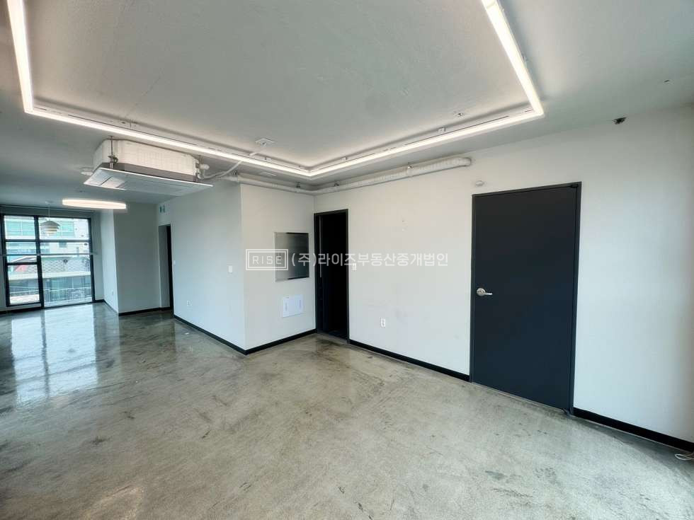 서울 마포구 동교동 BLDG43동 홍대입구역 도보 3분 초역세권 상가 월세 매물번호 10800 사진 5