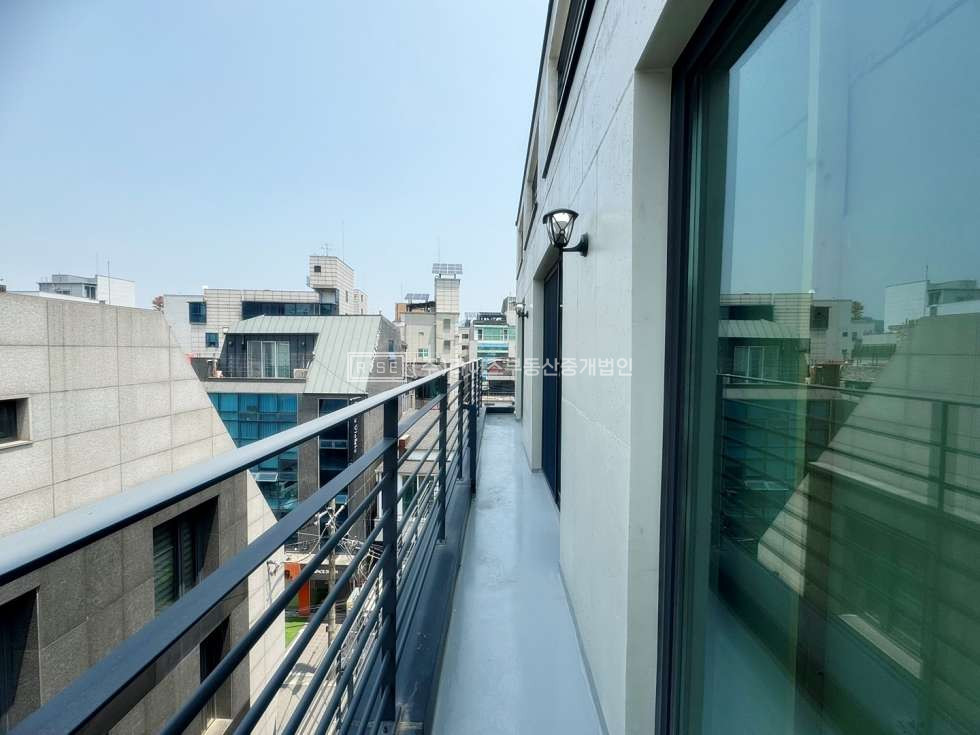 서울 마포구 동교동 BLDG43동 홍대입구역 도보 3분 초역세권 상가 월세 매물번호 10800 사진 6