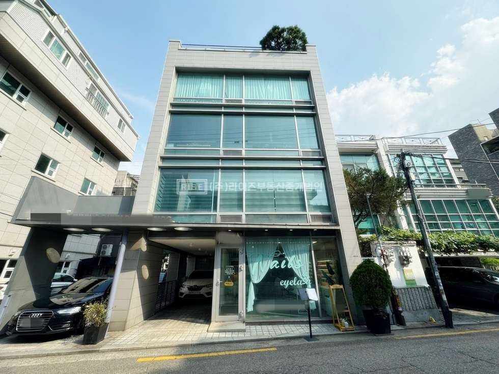 서울 마포구 동교동 교동근린생활시설동 홍대입구역 도보 3분 초역세권 화이트톤 사무실 월세 매물번호 10958 사진 1