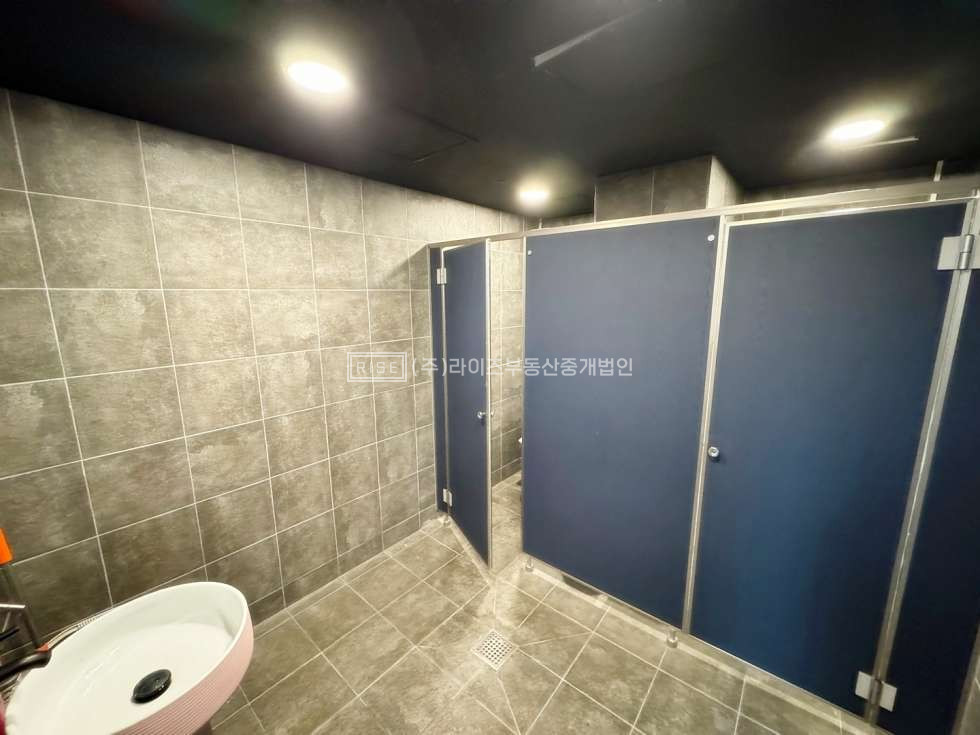 서울 마포구 동교동 홍대입구역 도보 3분 초역세권 구조좋은 상가 월세 매물번호 10975 사진 9