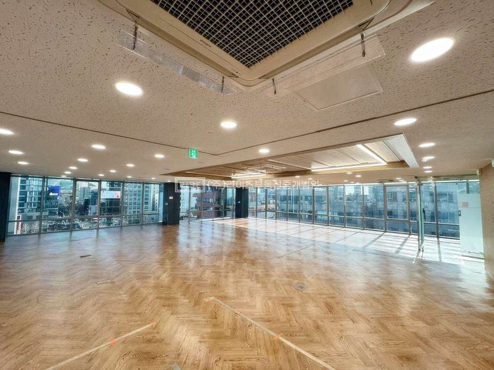 서울 마포구 동교동 홍대입구역 역세권 대로변 구조좋고 컨디션 좋은 사무실 월세 매물번호 11221 사진 3