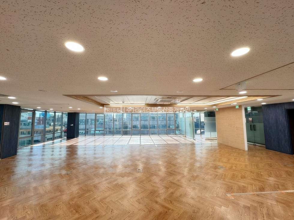 서울 마포구 동교동 홍대입구역 역세권 대로변 구조좋고 컨디션 좋은 사무실 월세 매물번호 11221 사진 4
