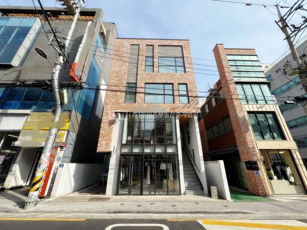 서울 마포구 서교동 홍대 패션거리 메인 건물 내외부 컨디션 좋은 상가 월세 매물번호 11276 사진 1